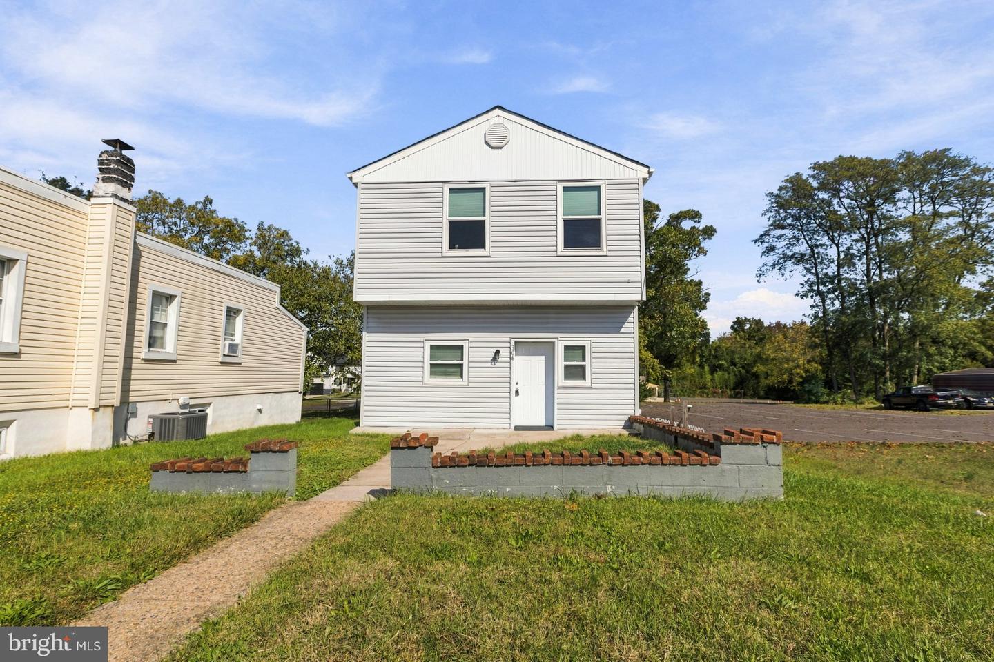 306 PARK AVE Property Photo 1