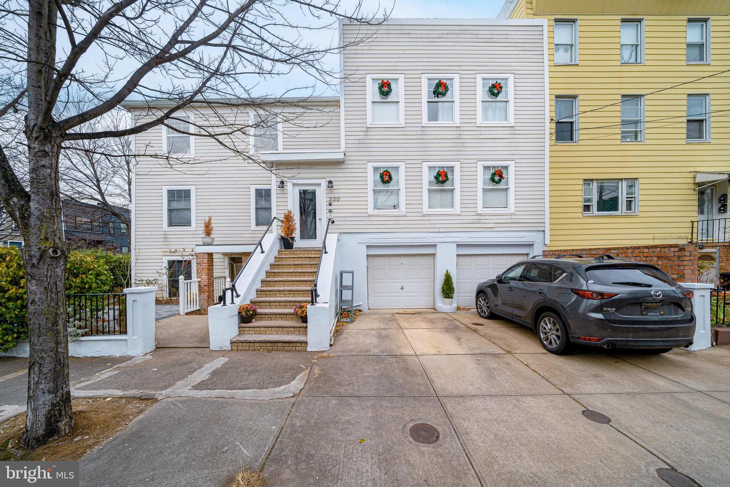 330 4th St #2a Property Photo 1