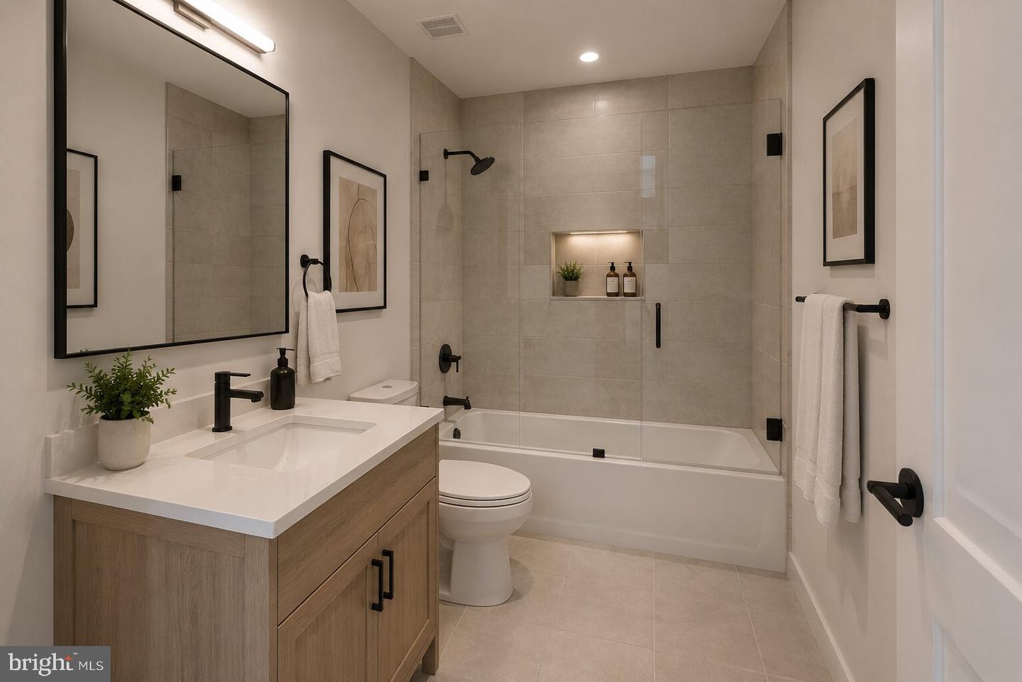 178 Tonnele Property Photo 5