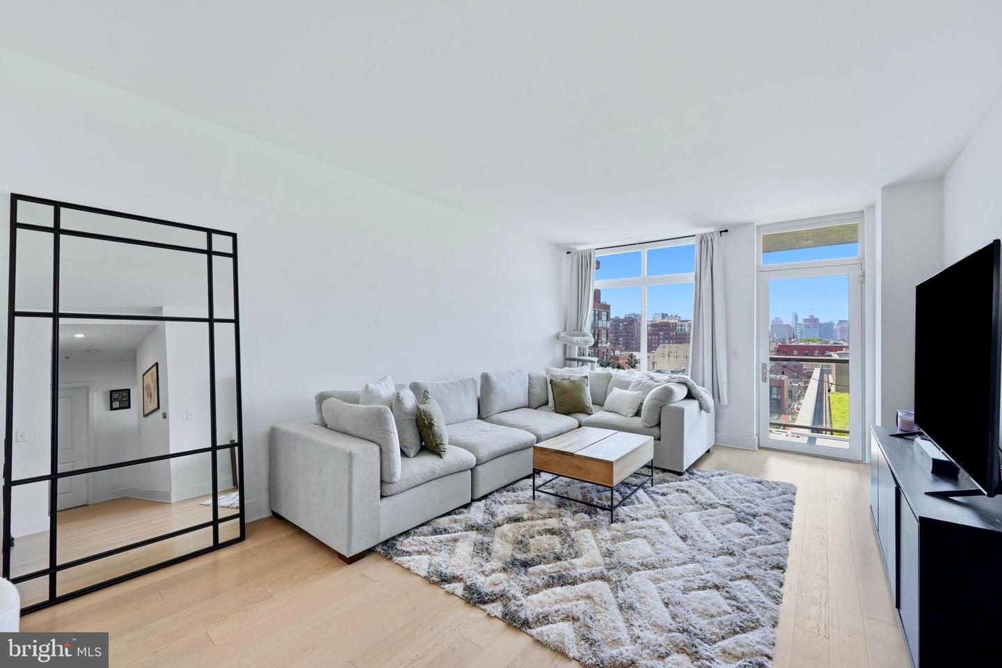 1400 HUDSON ST #807