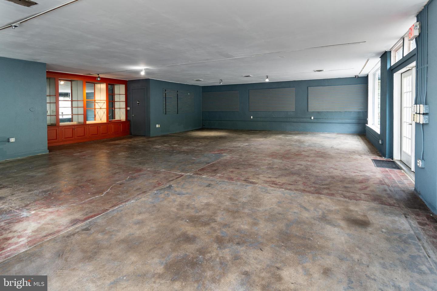 99 S Main St Property Photo 35