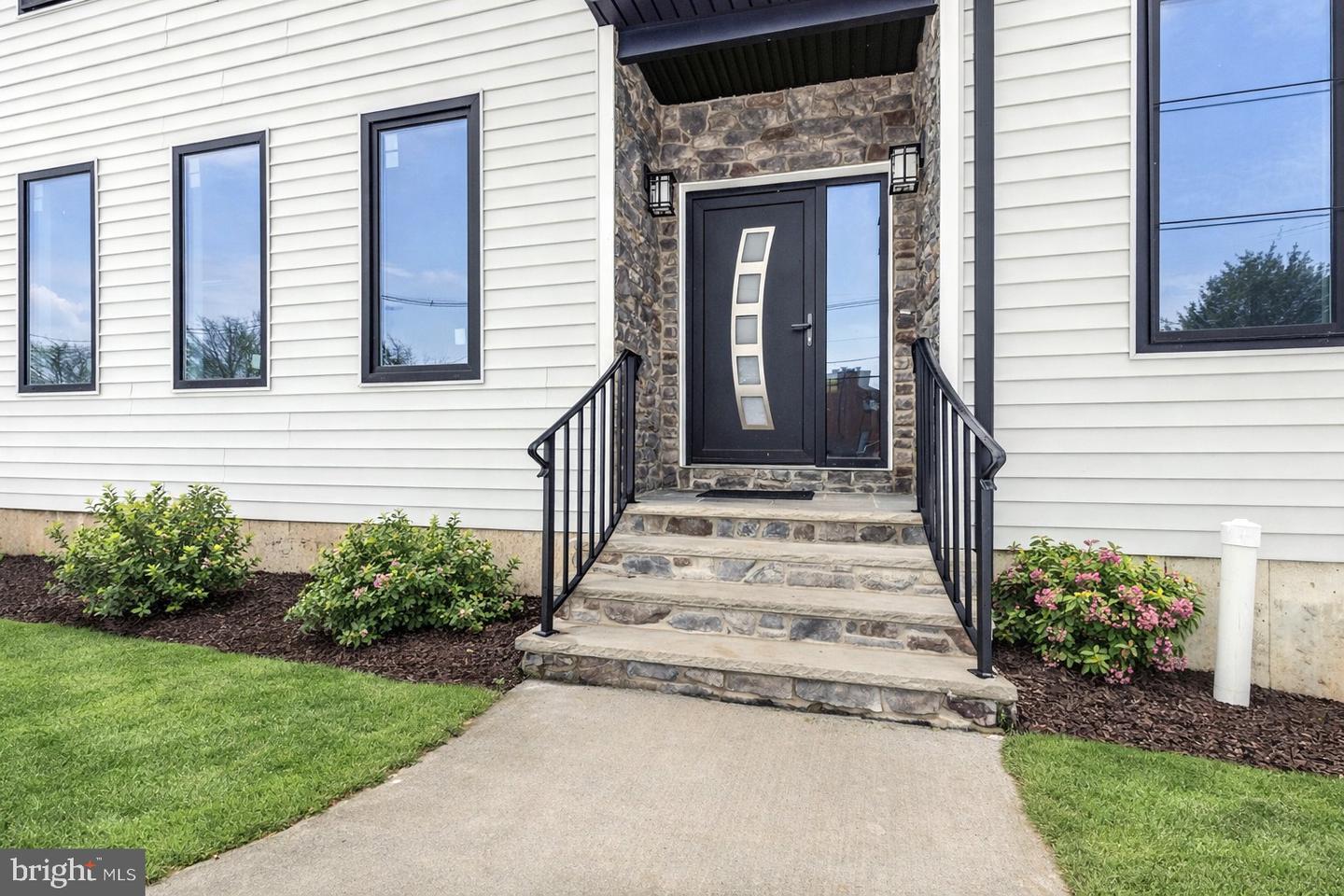 237 A Main S #a Property Photo 2