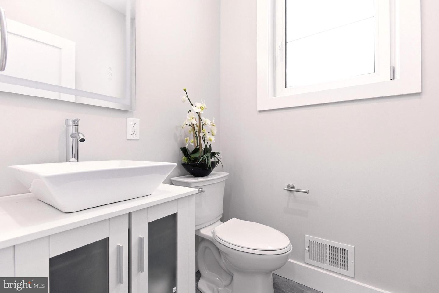 237 A Main S #a Property Photo 14