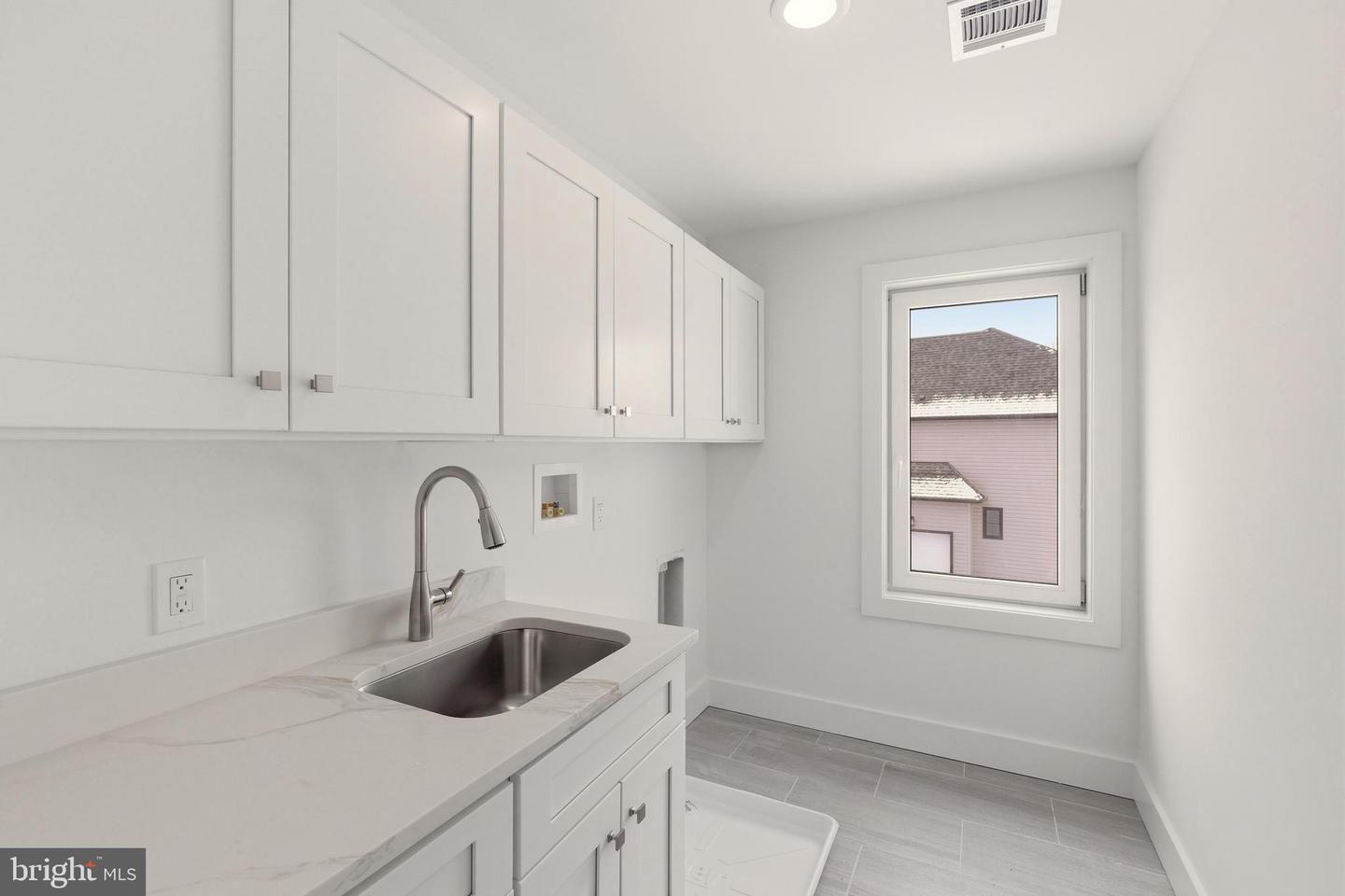 237 A Main S #a Property Photo 23