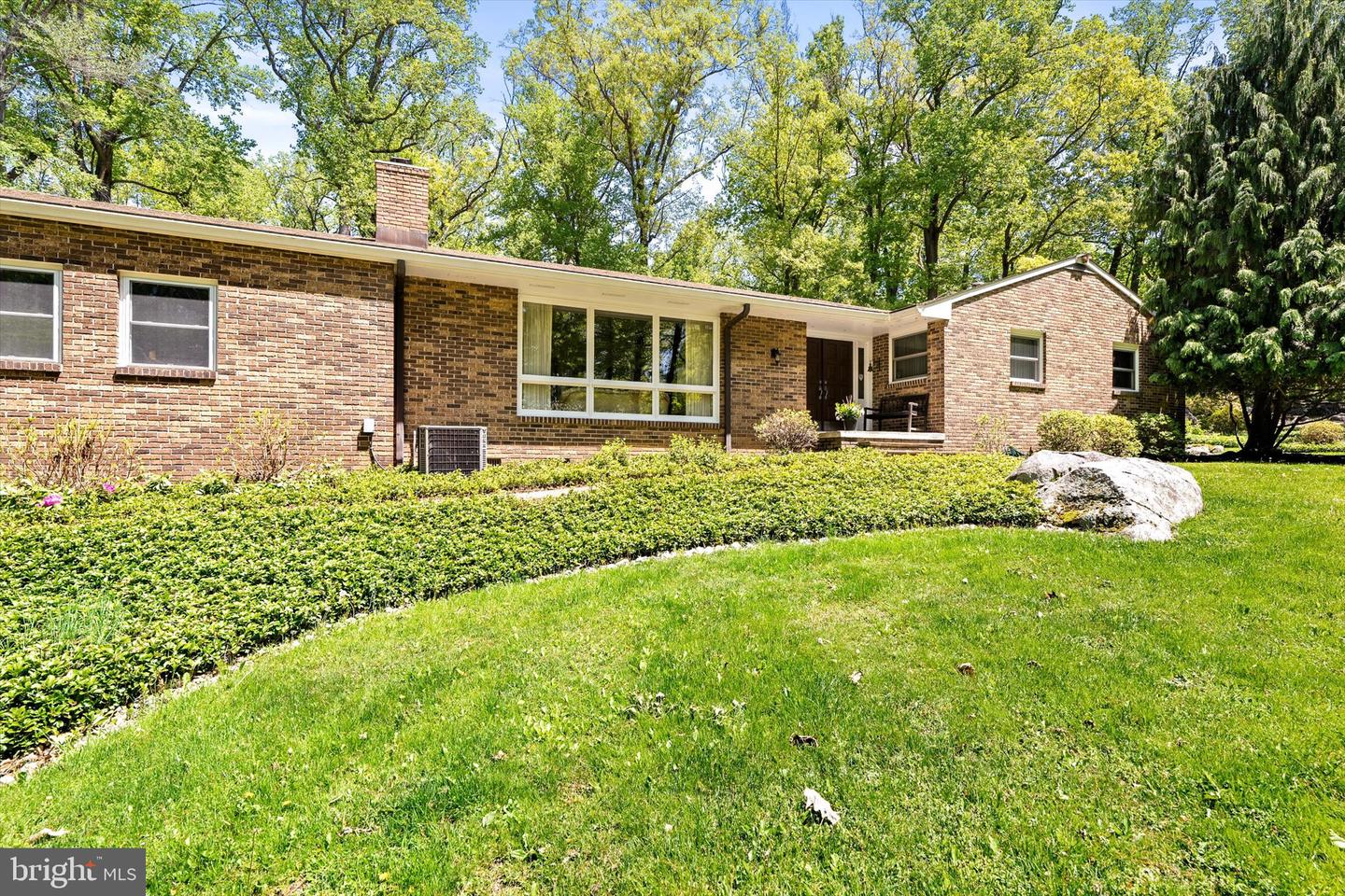 98 Snydertown Rd Property Photo 1