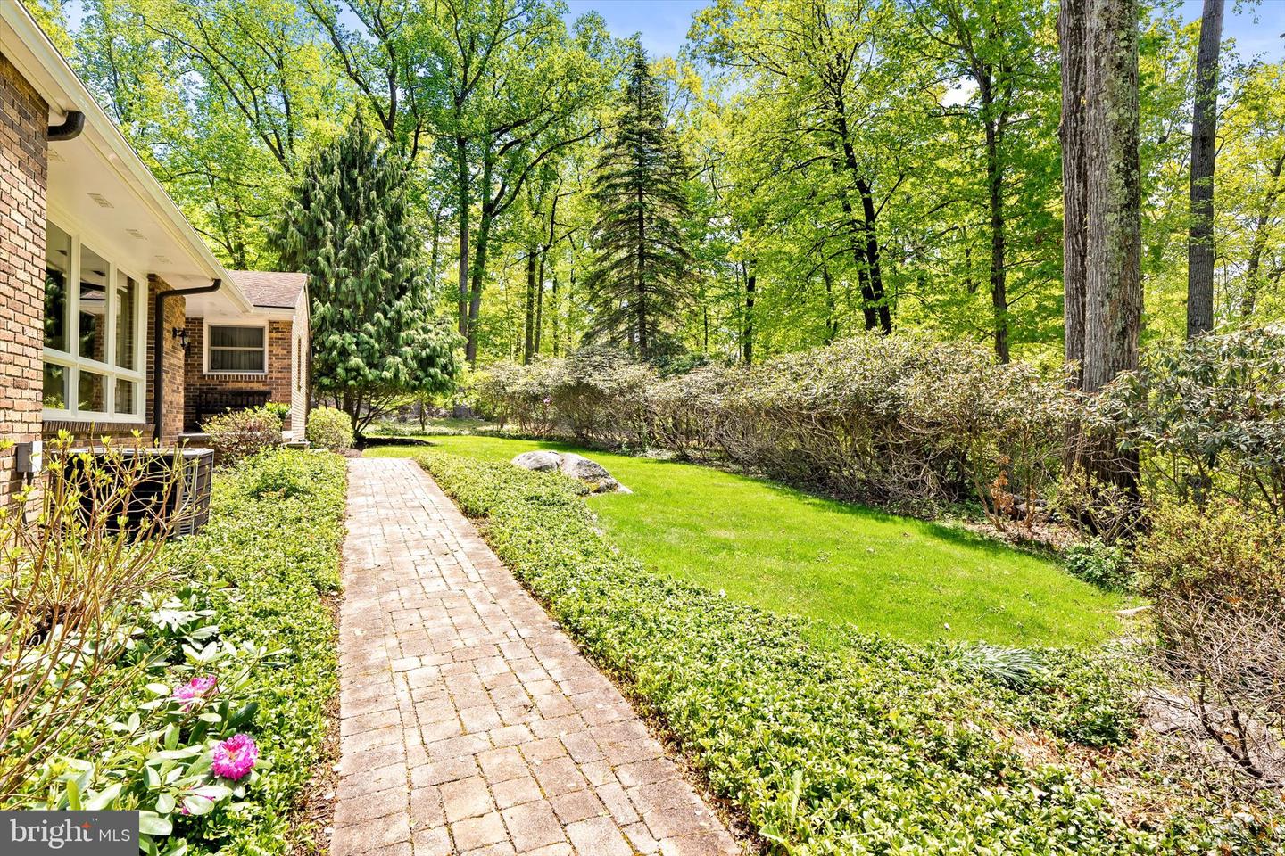 98 Snydertown Rd Property Photo 2