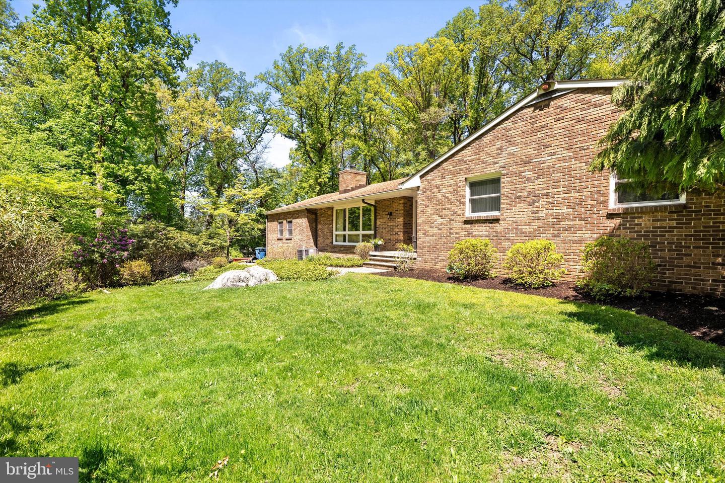 98 Snydertown Rd Property Photo 3