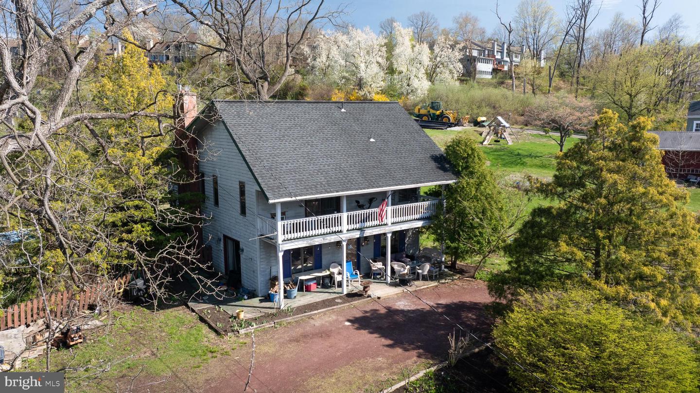 102 S Franklin St Property Photo 1