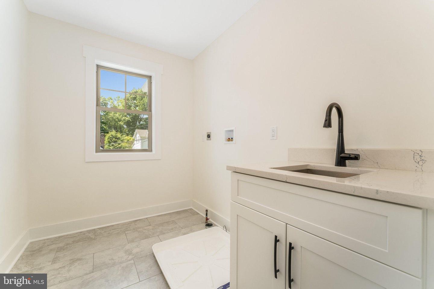 8 Church Street Property Photo 36