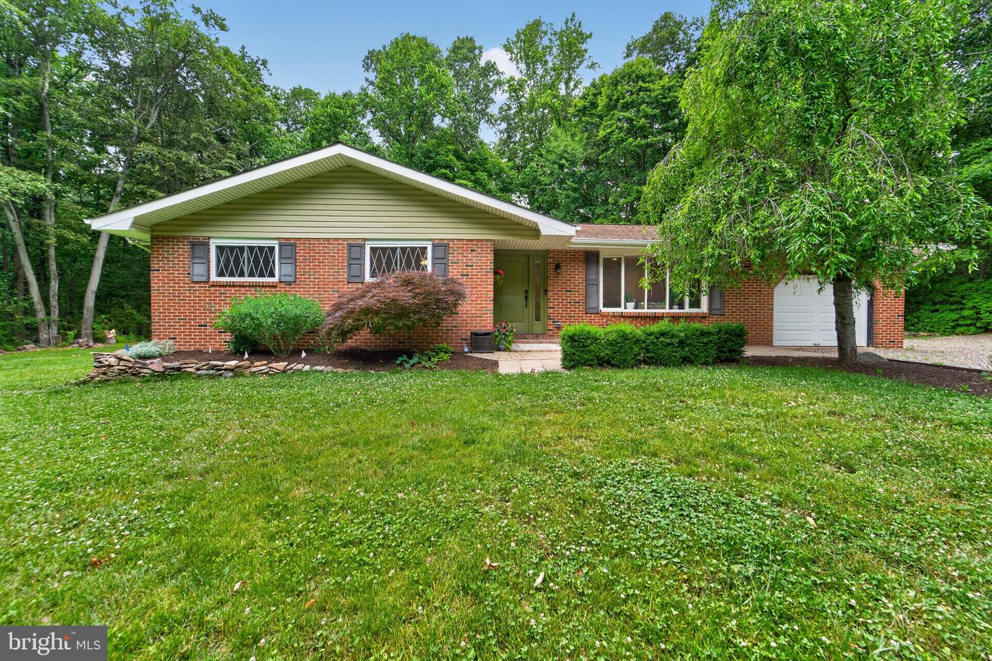 338 Woolf Rd Property Photo 1