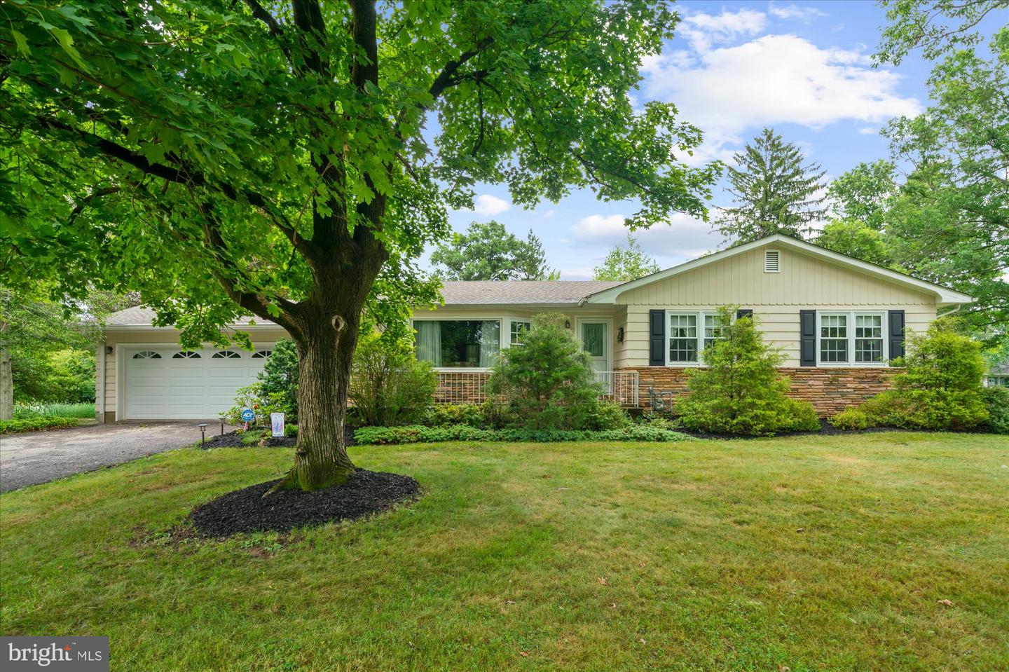 11 Meadowbrook Rd Property Photo 1