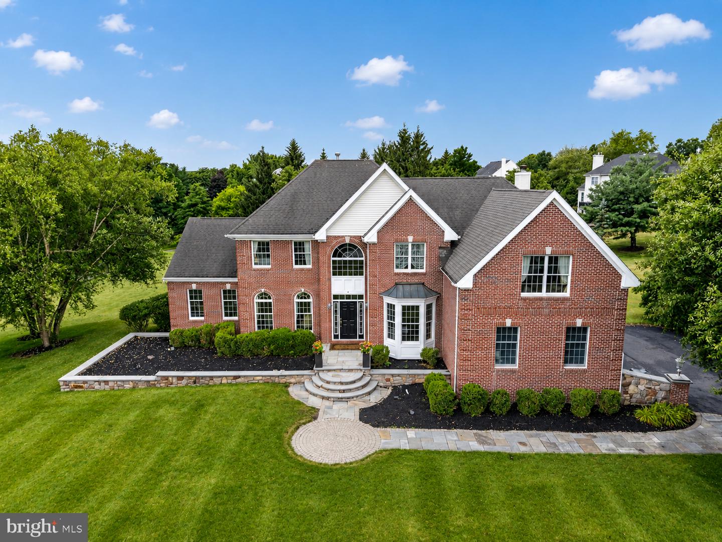 4 RIVERVIEW CT