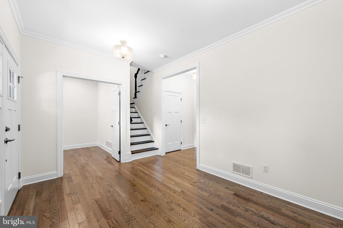 5 8th St Property Photo 13