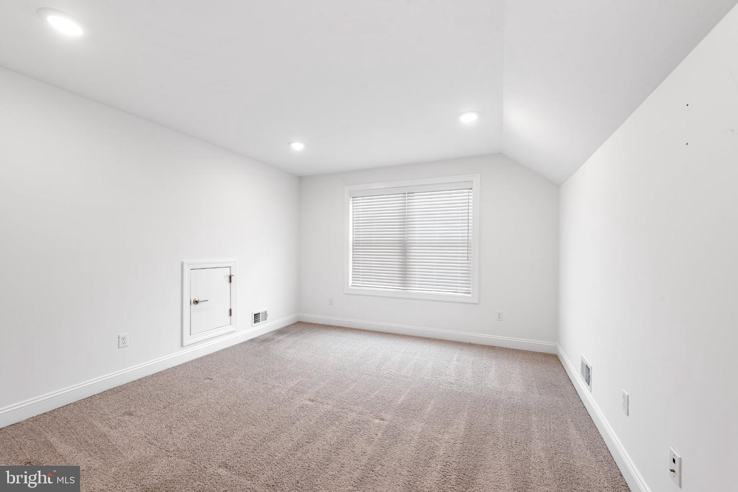 5 8th St Property Photo 25