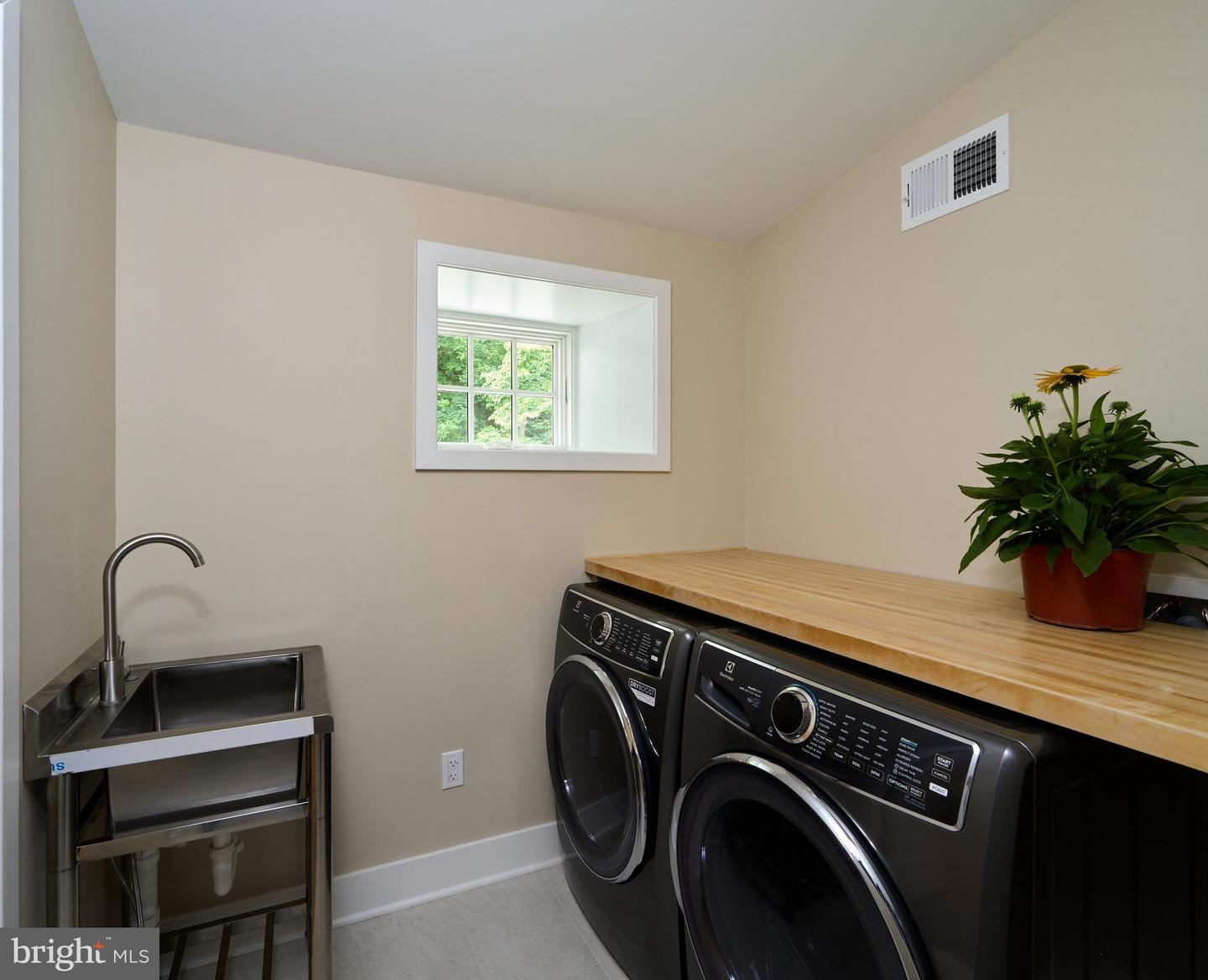 30 N Franklin St Property Photo 11