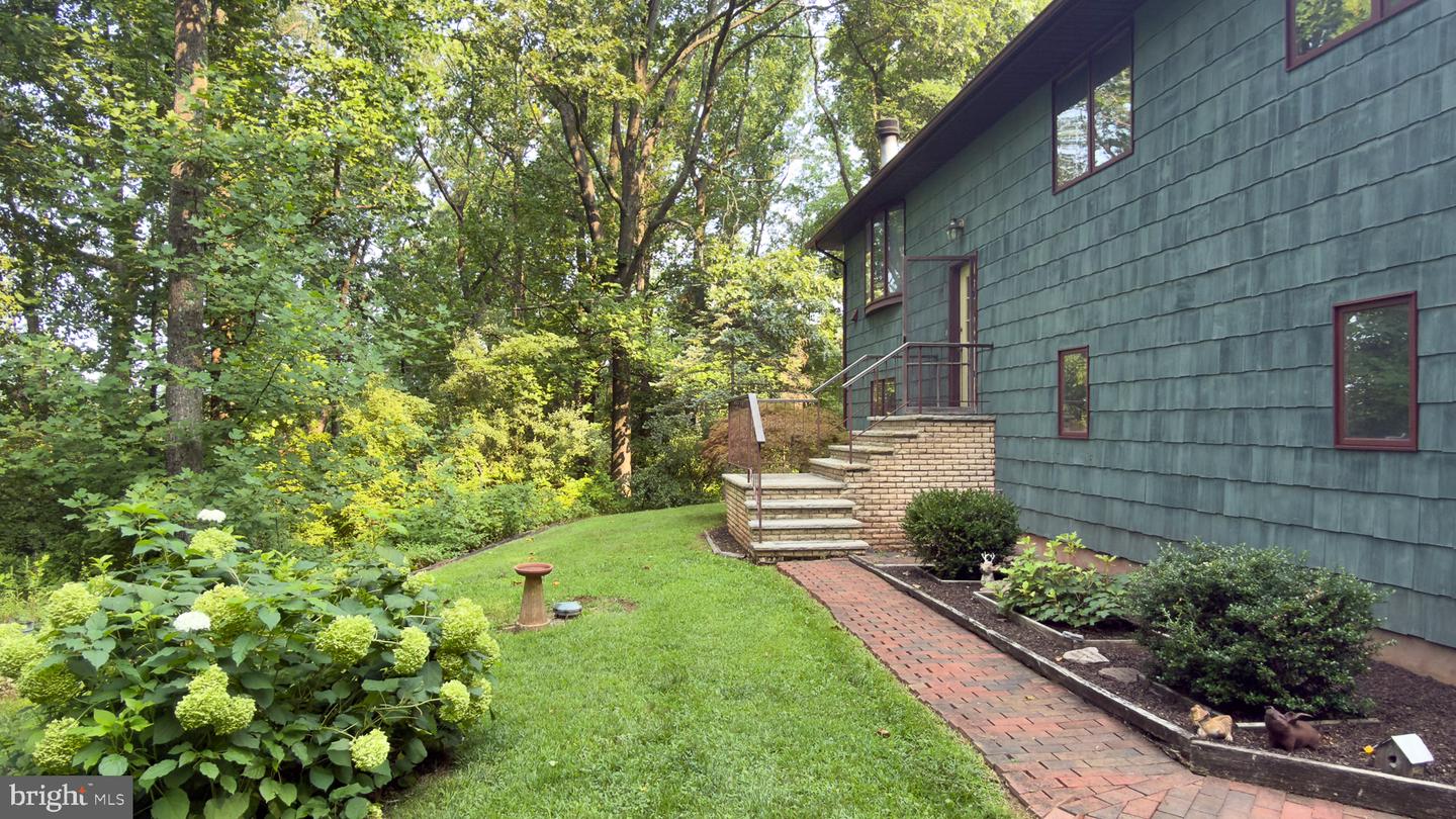 32 Gravel Hill Rd Property Photo 4