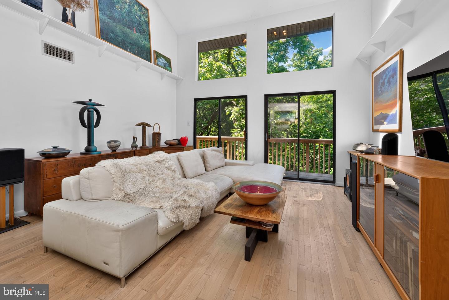 120 Swan St Property Photo 4