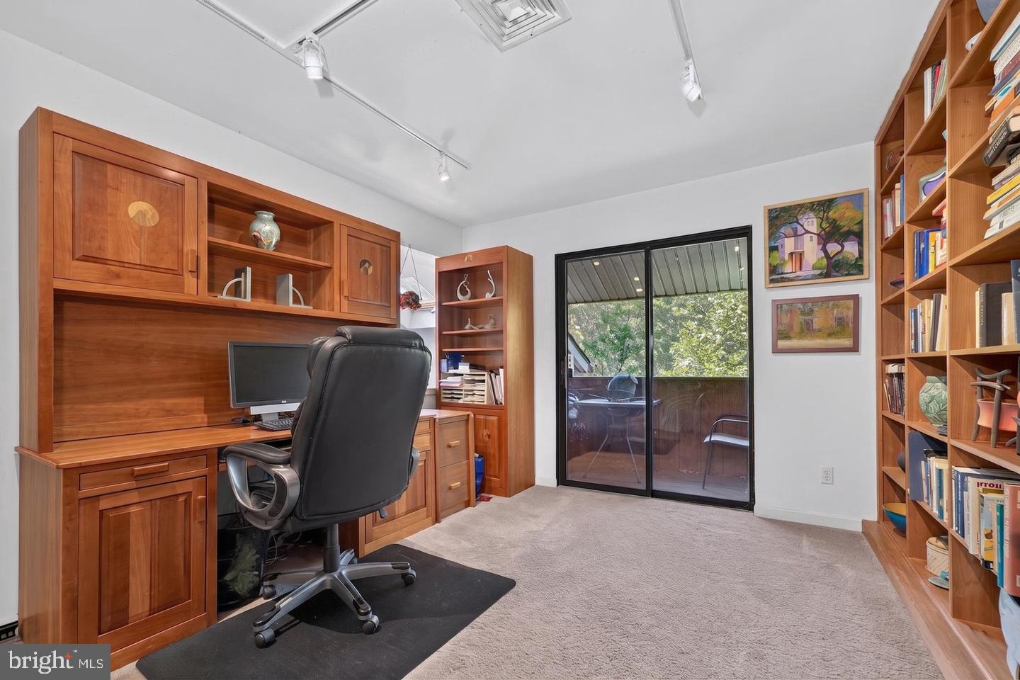 120 Swan St Property Photo 14