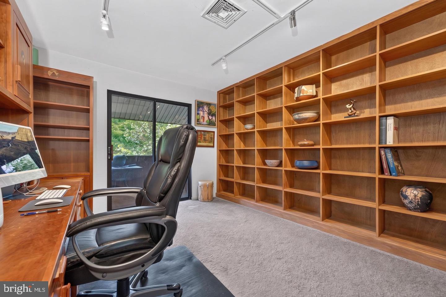120 Swan St Property Photo 15
