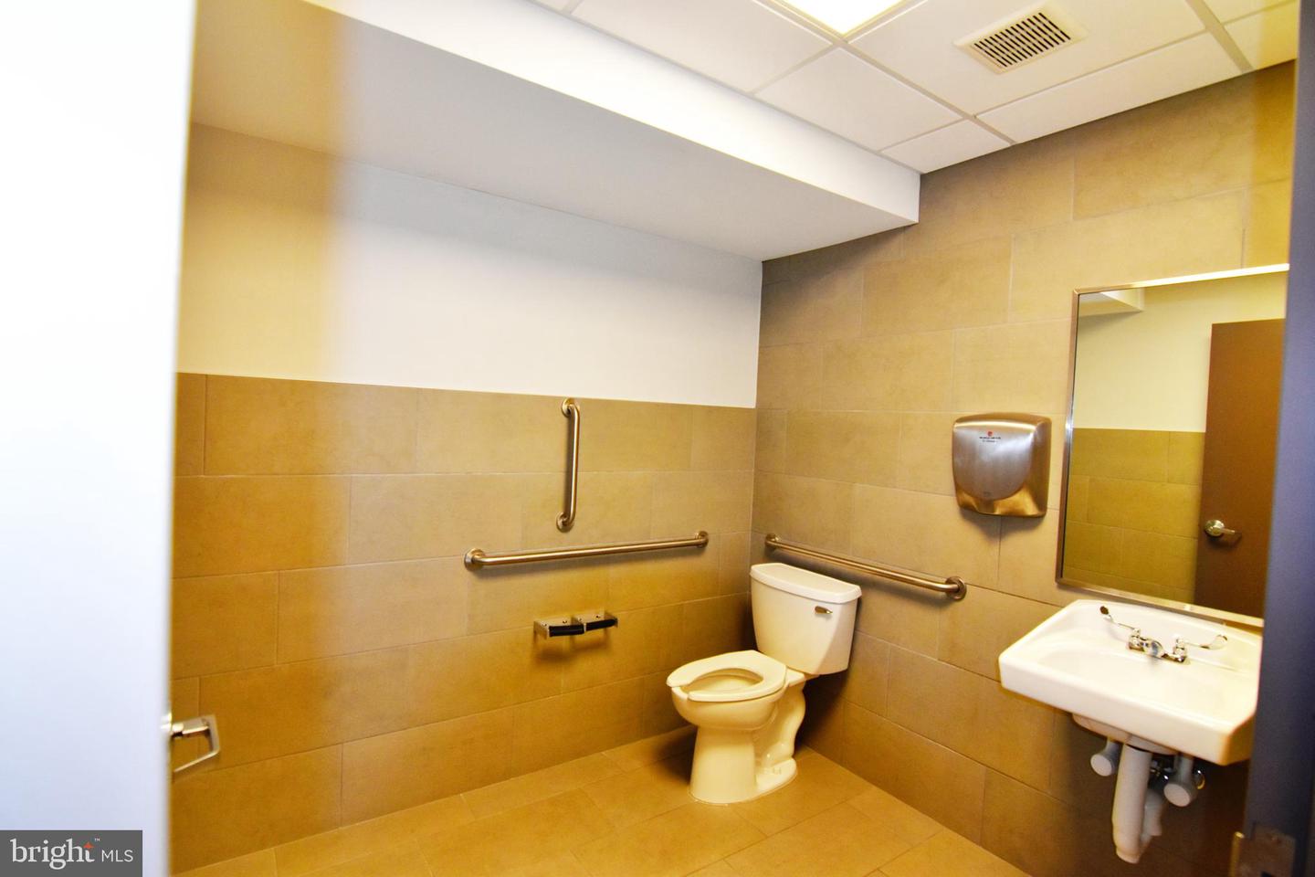 232 E State St Property Photo 12
