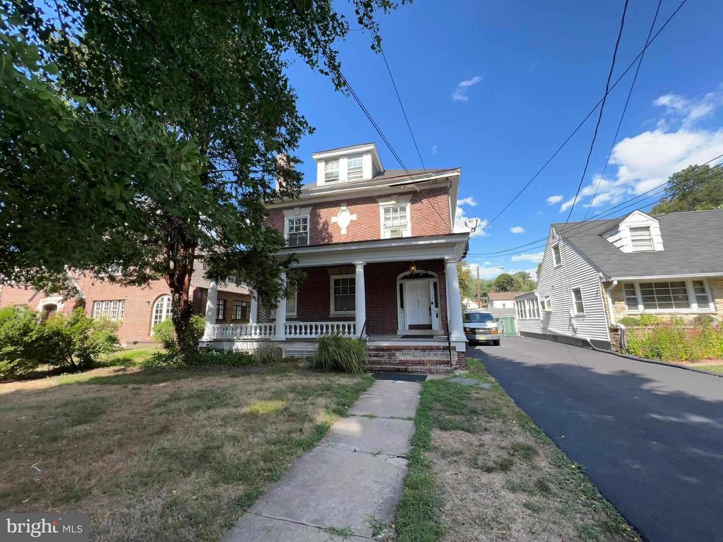 844 W State St Property Photo