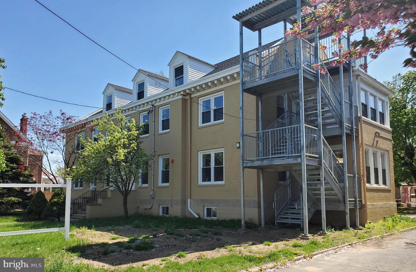 1733 S Broad St Property Photo 1