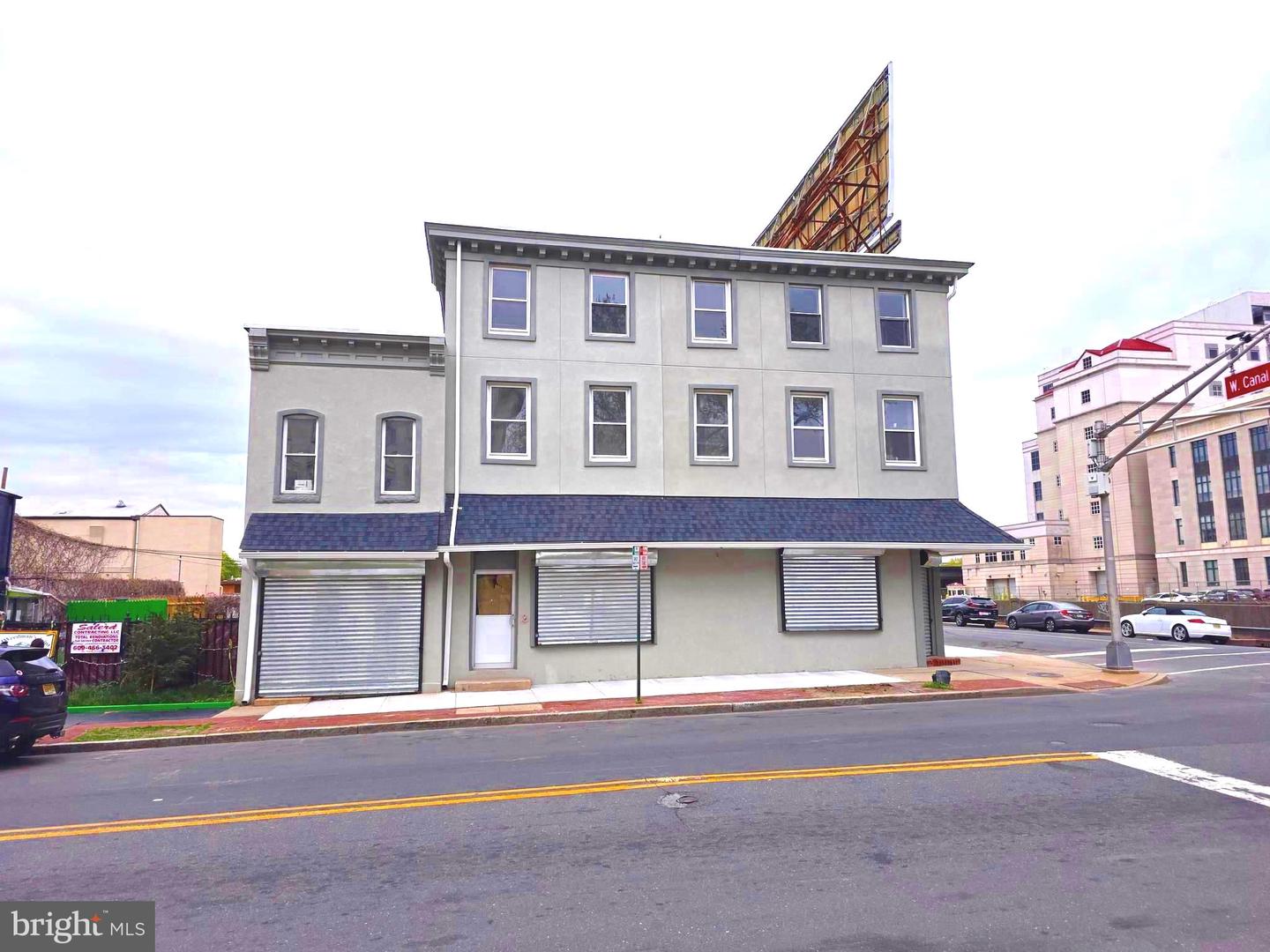 328 - 334 E State St Property Photo 2