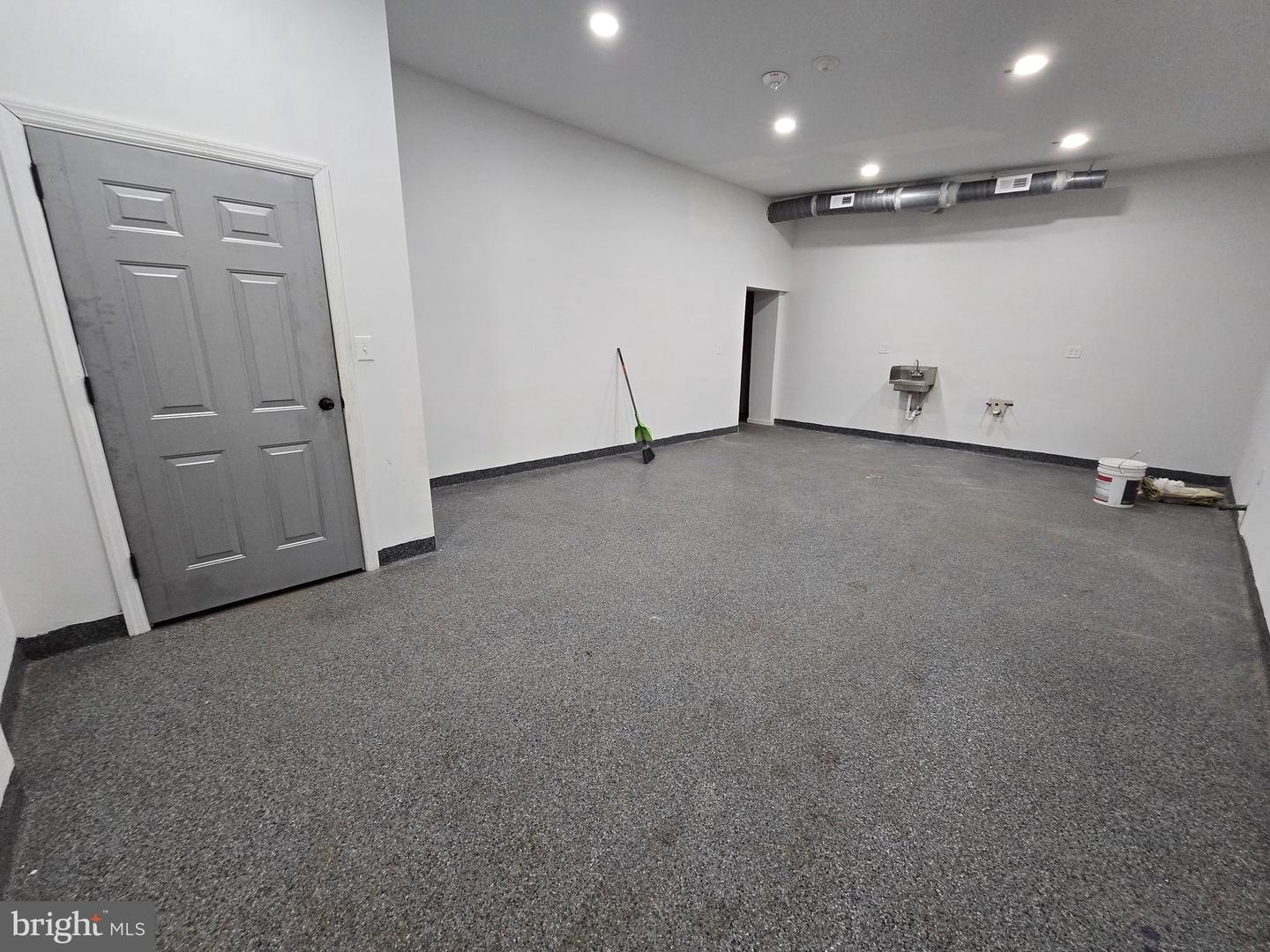 328 - 334 E State St Property Photo 9