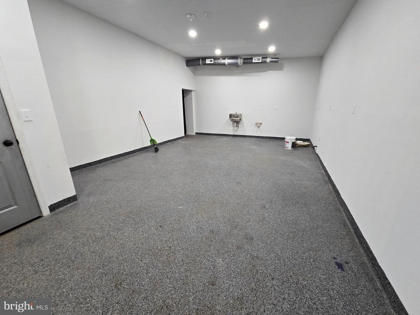 328 - 334 E State St Property Photo 10