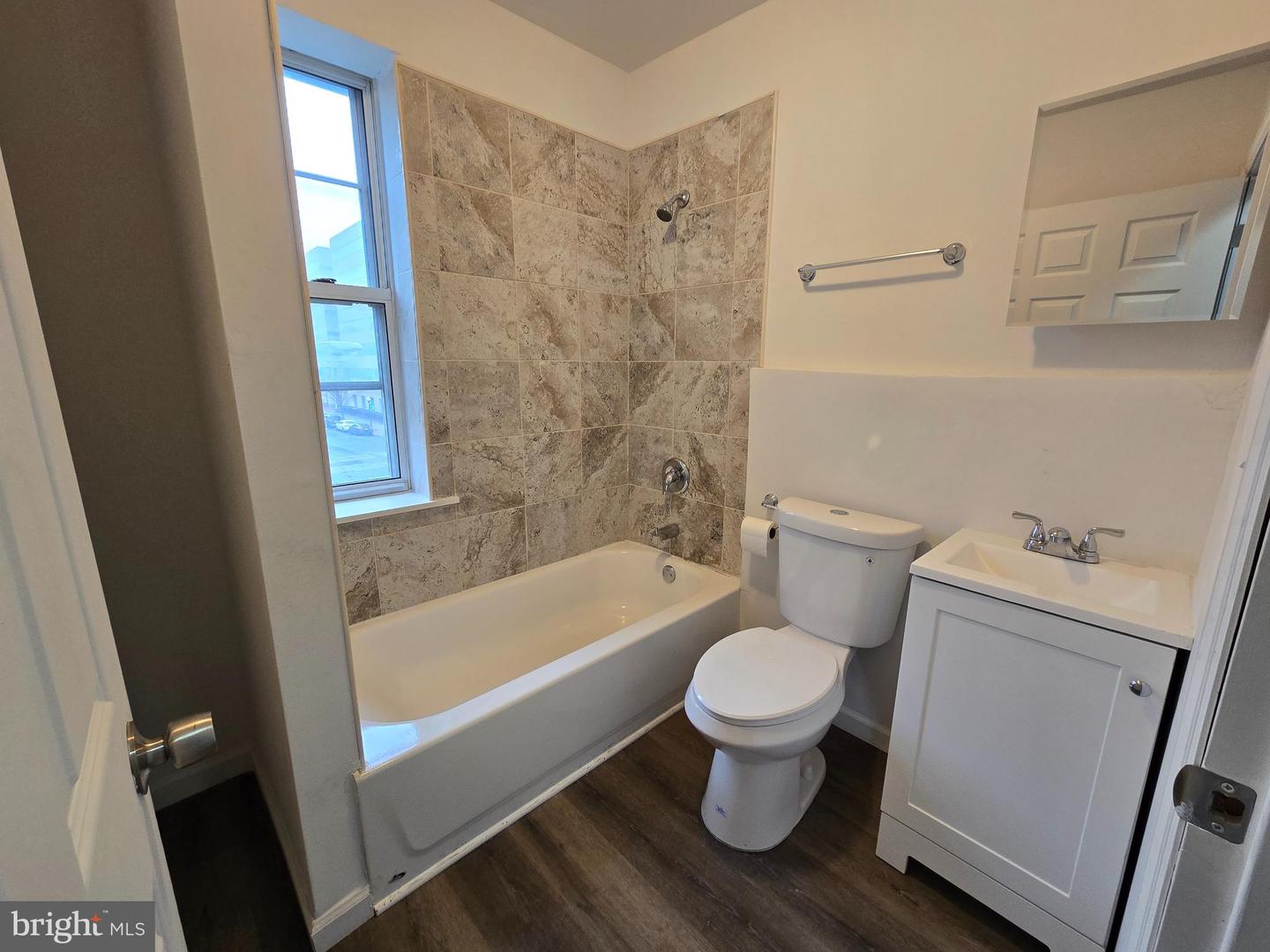 328 - 334 E State St Property Photo 27