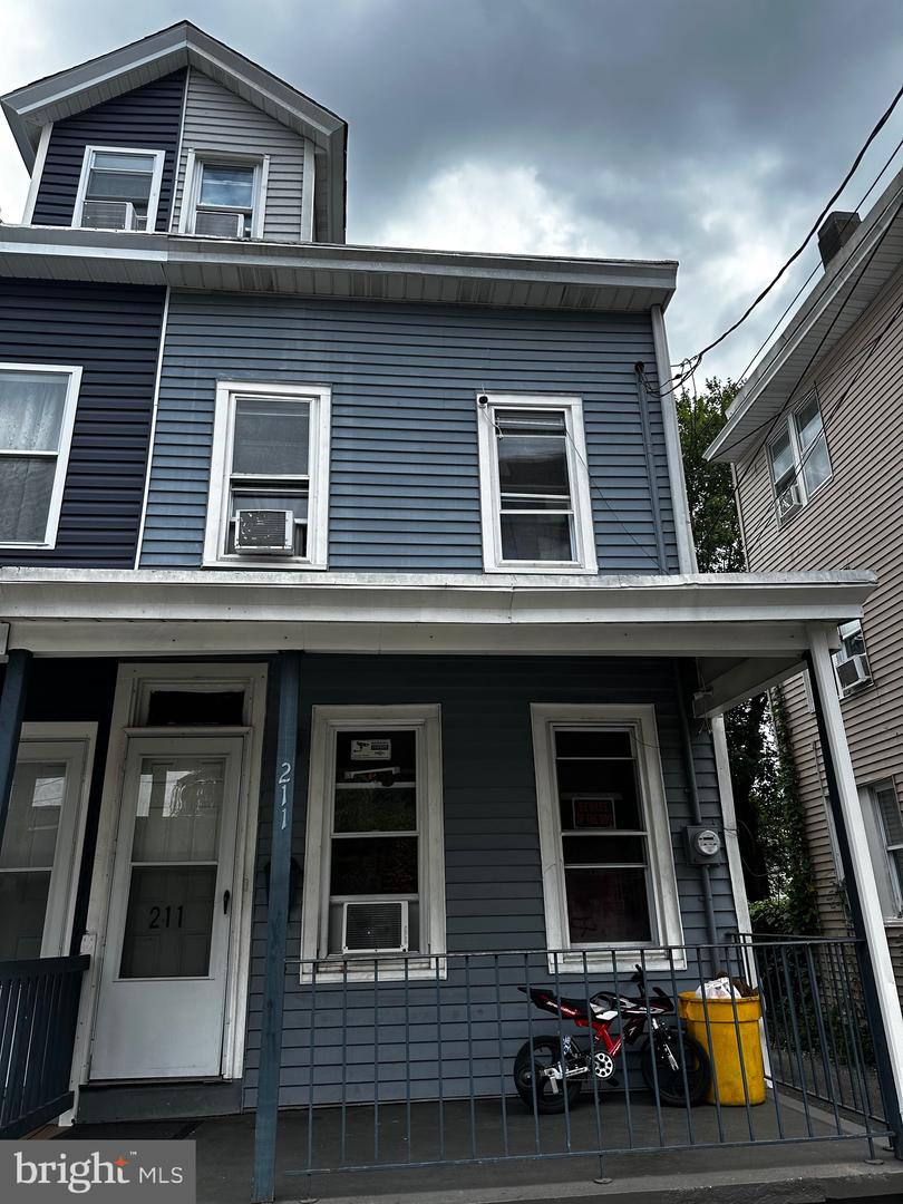 211 ELM ST Property Photo 1