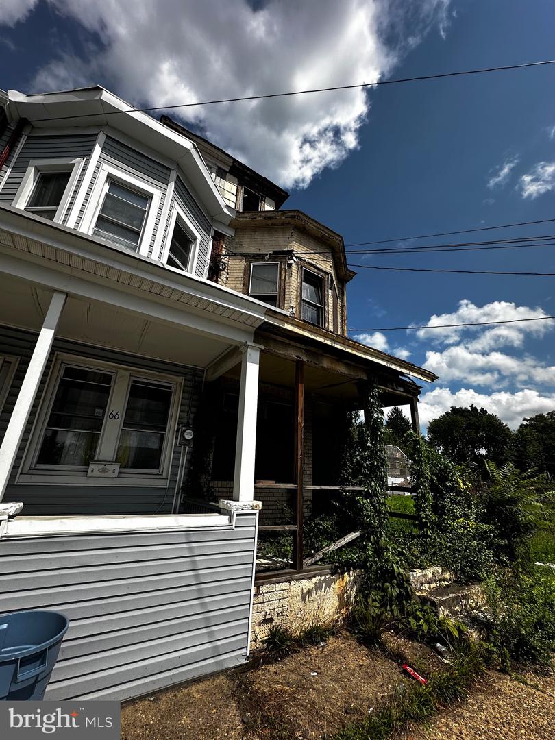 66 N Olden Ave Property Photo 3