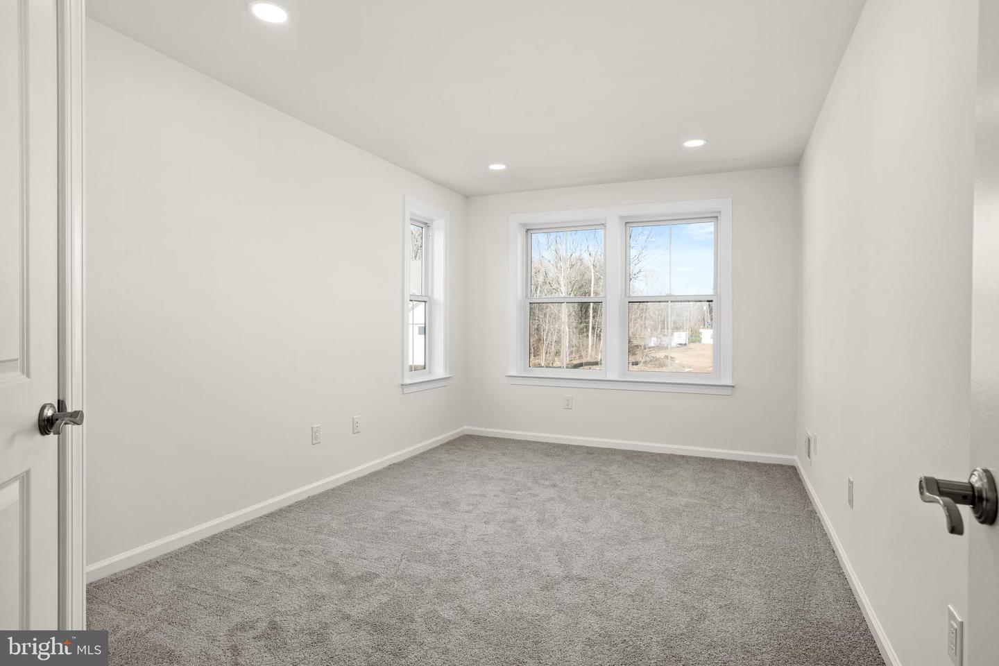 33 Kay Chiarello Way Property Photo 27