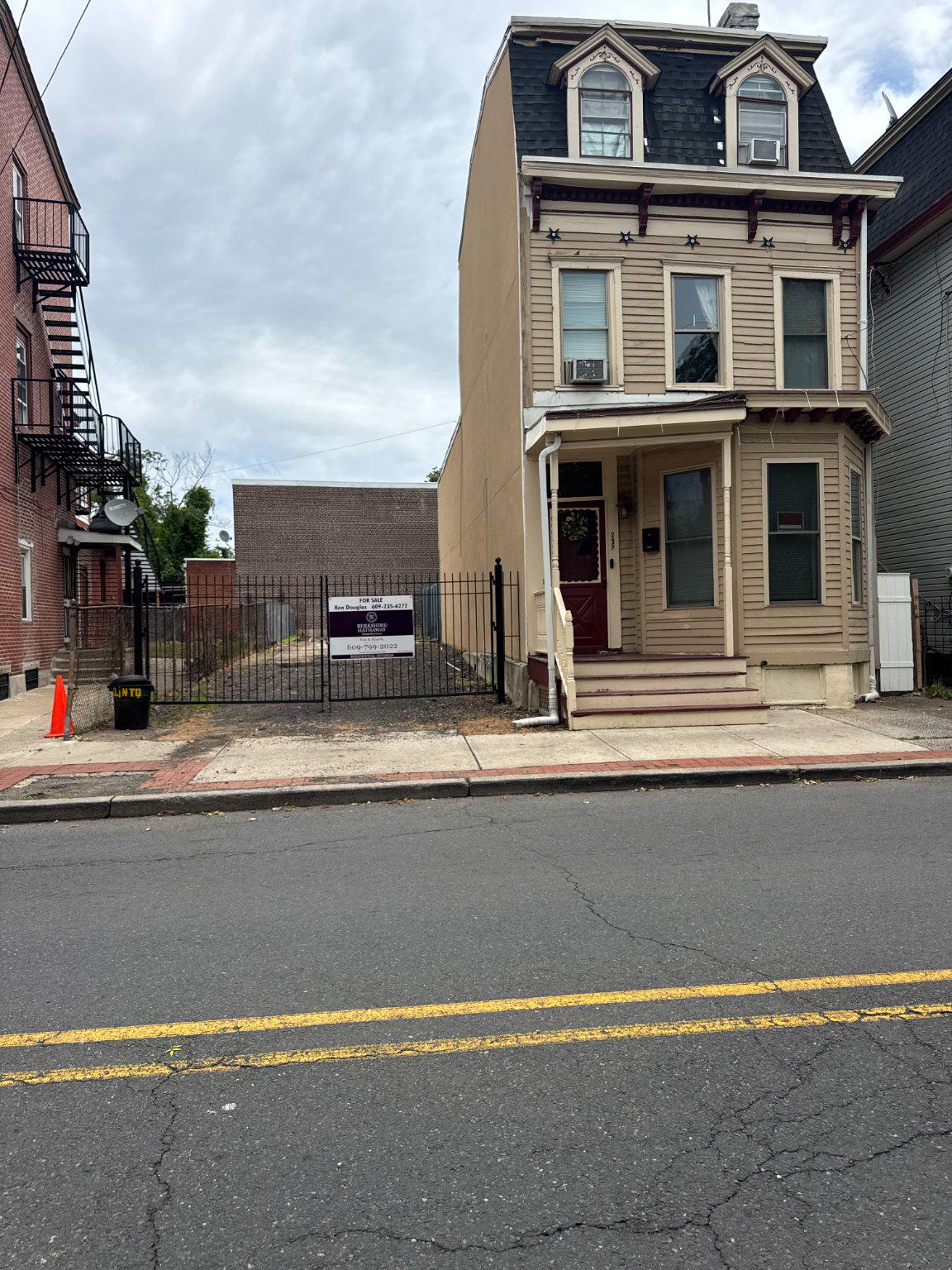 230 S Clinton Ave Property Photo 2