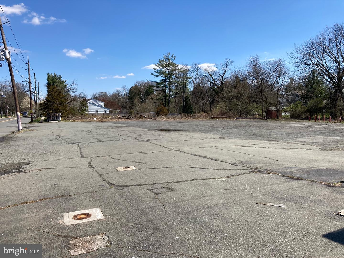 71 E Broad St Property Photo 5