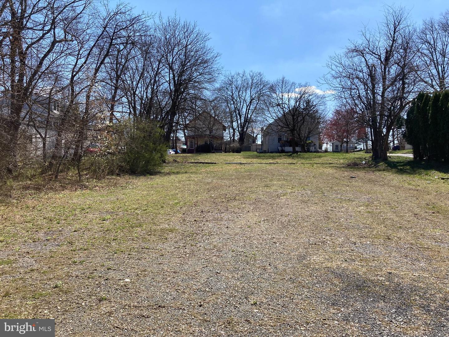 71 E Broad St Property Photo 6