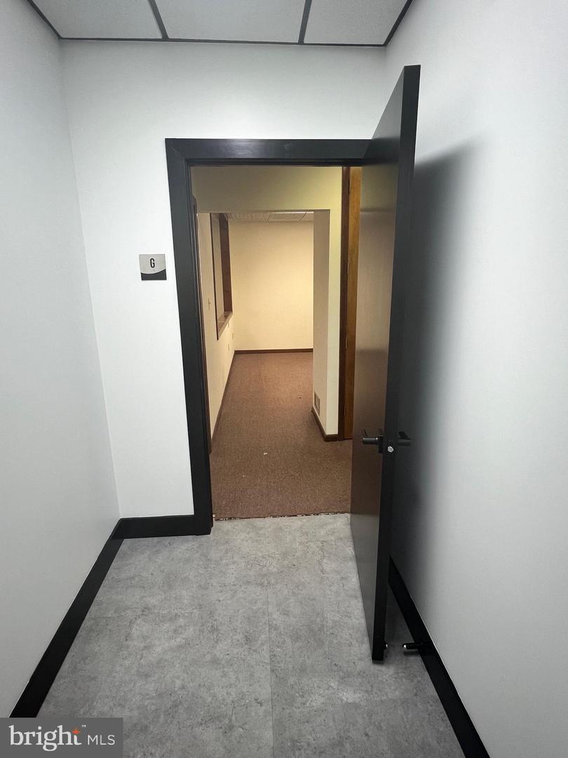 6 Colonial Lake Dr #suite G Property Photo 8