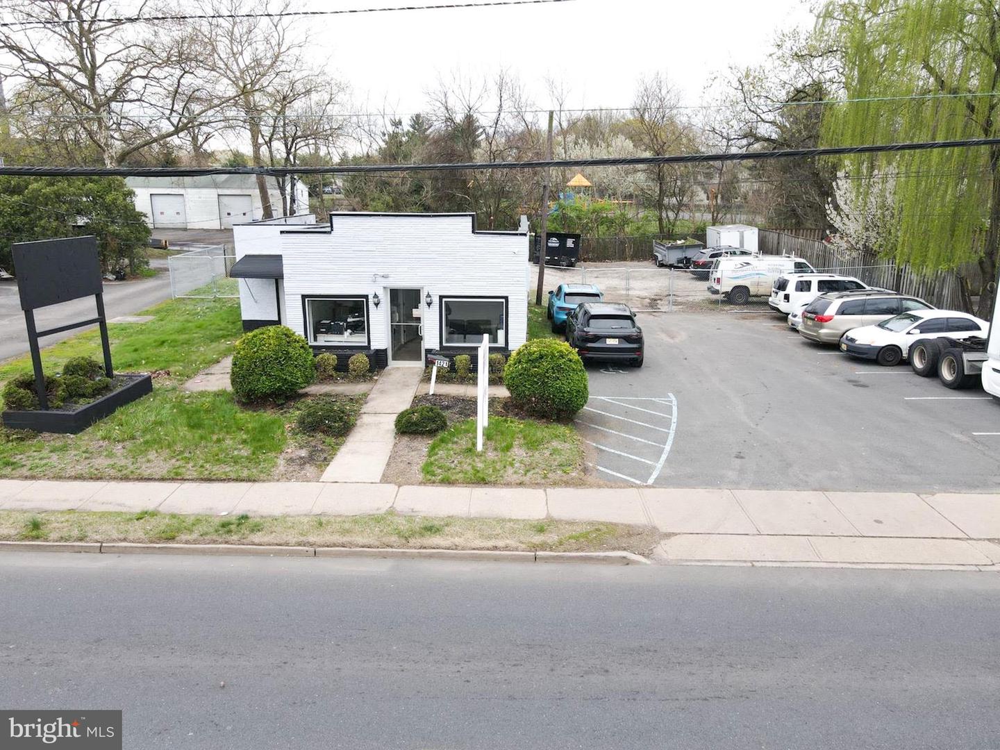 1421 Nottingham Way Property Photo 1