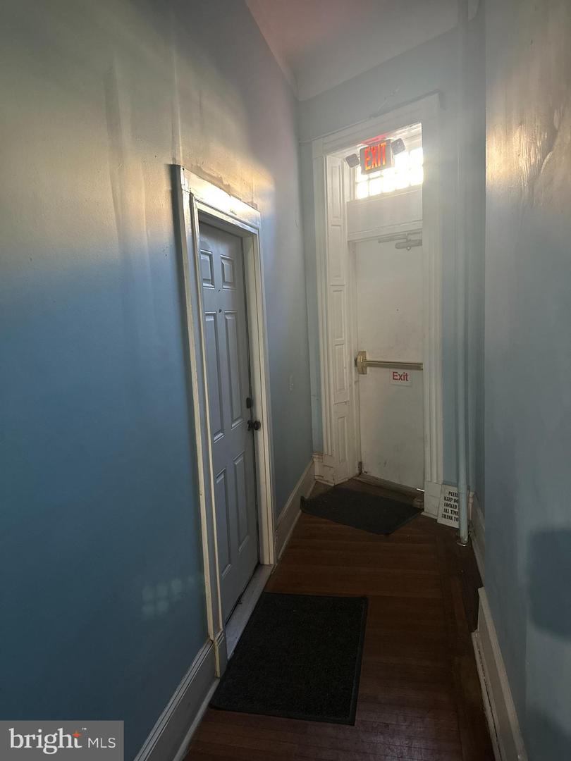210 W State St Property Photo 4