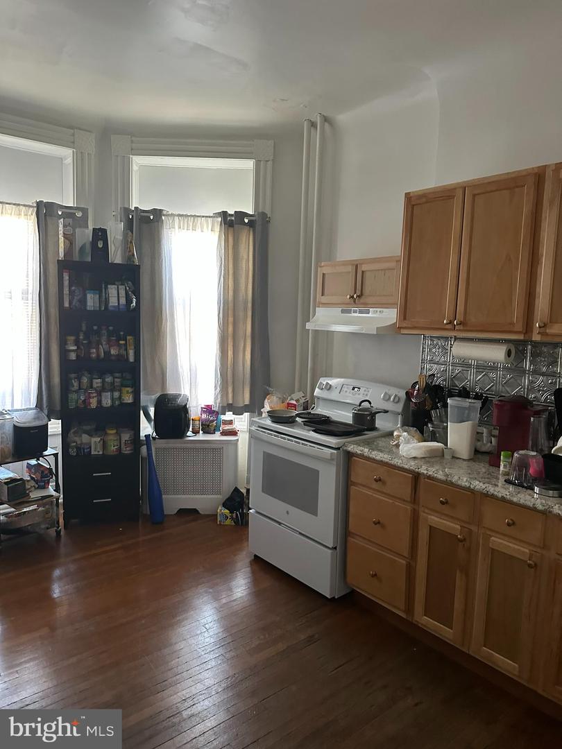 210 W State St Property Photo 10