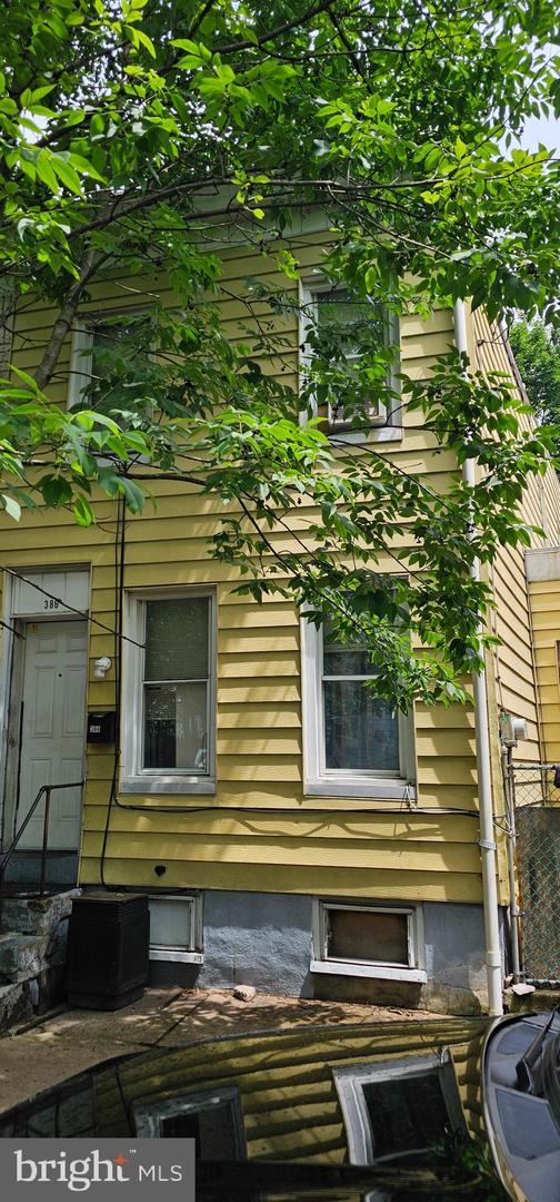 386 3rd St Property Photo 1