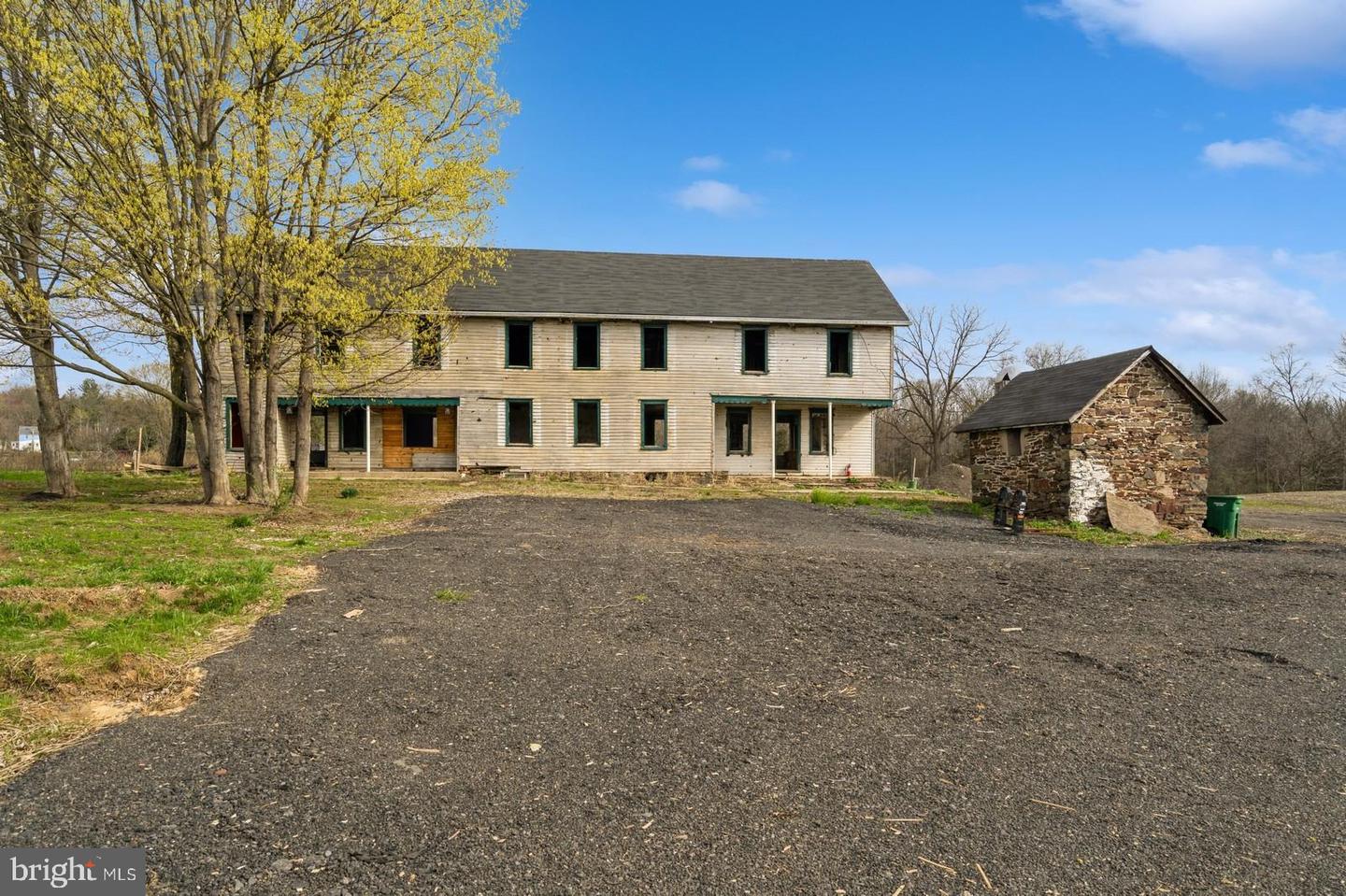 12 Lynnbrook Dr Property Photo 1