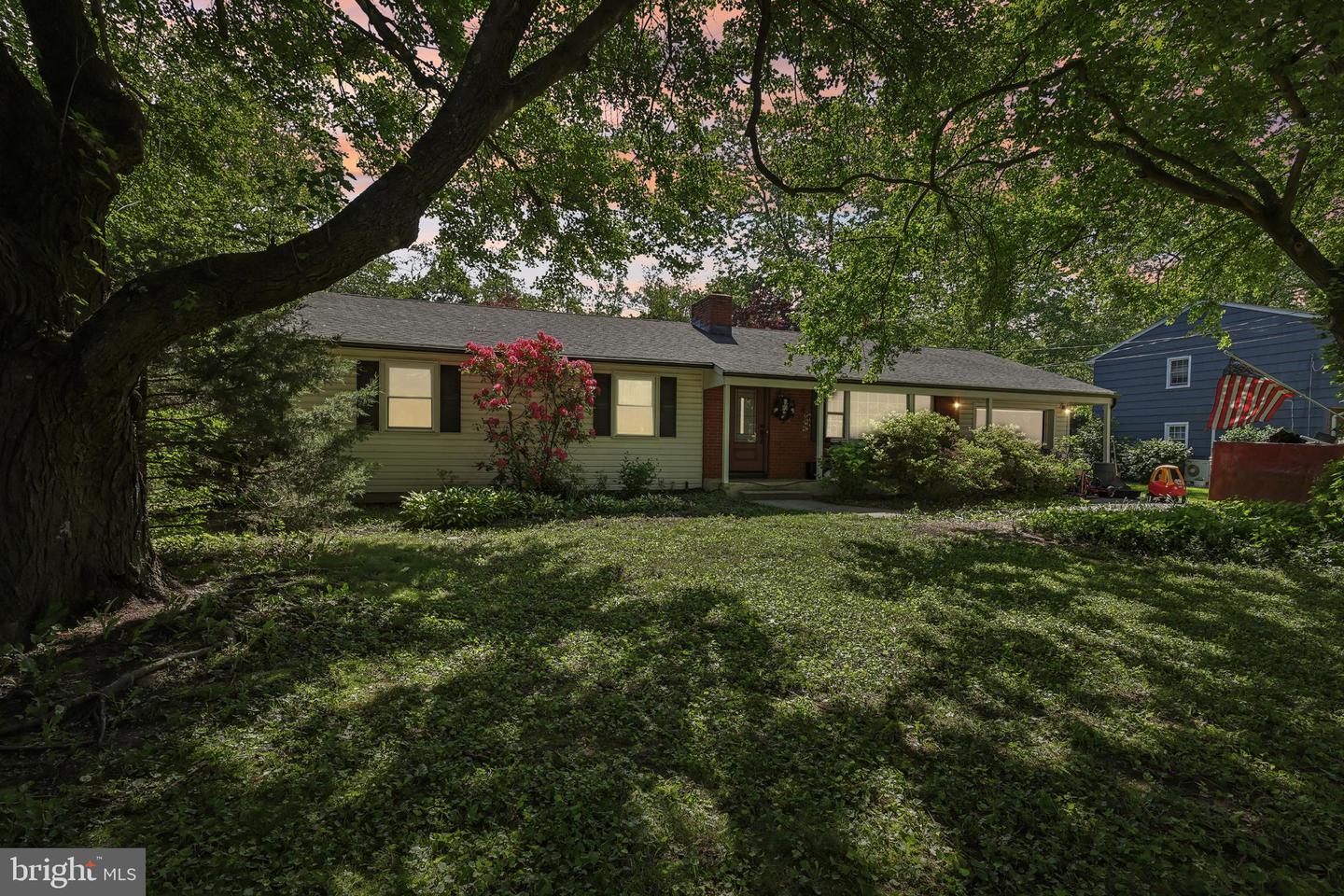 947 Old York Rd Property Photo 1