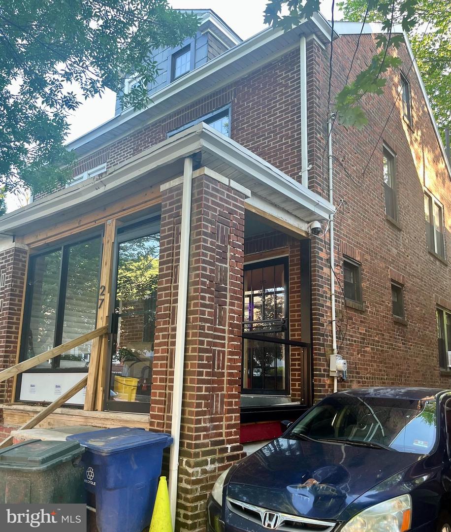 27 Hollywood Ave Property Photo 1