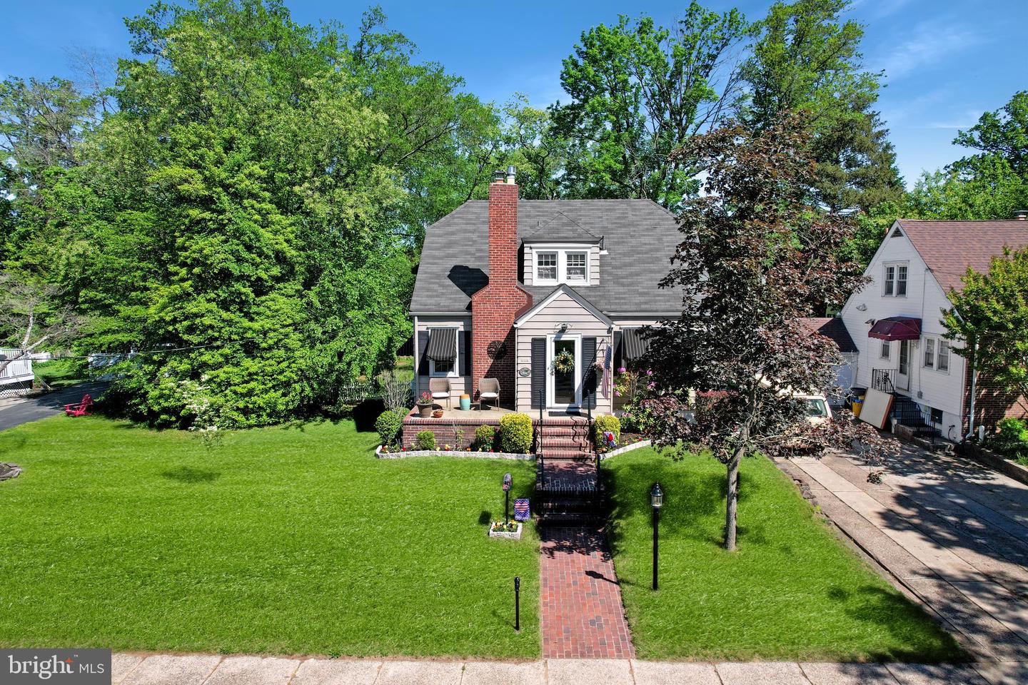 138 Lowell Ave Property Photo 1