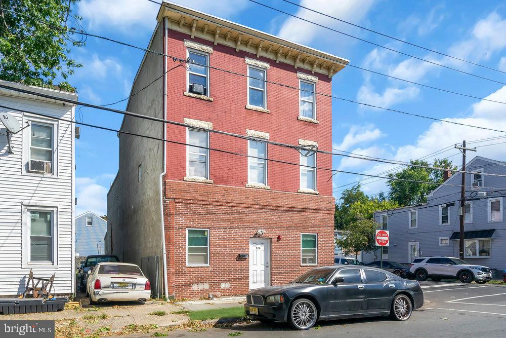 724 Division St Property Photo 2
