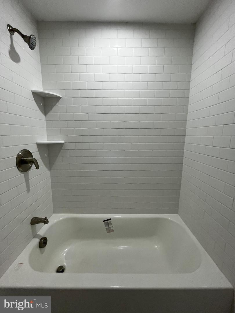 61 Leuckel Ave Property Photo 8