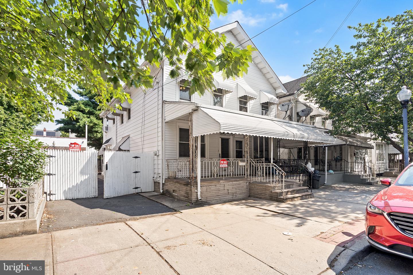 730 Roebling Ave Property Photo 1