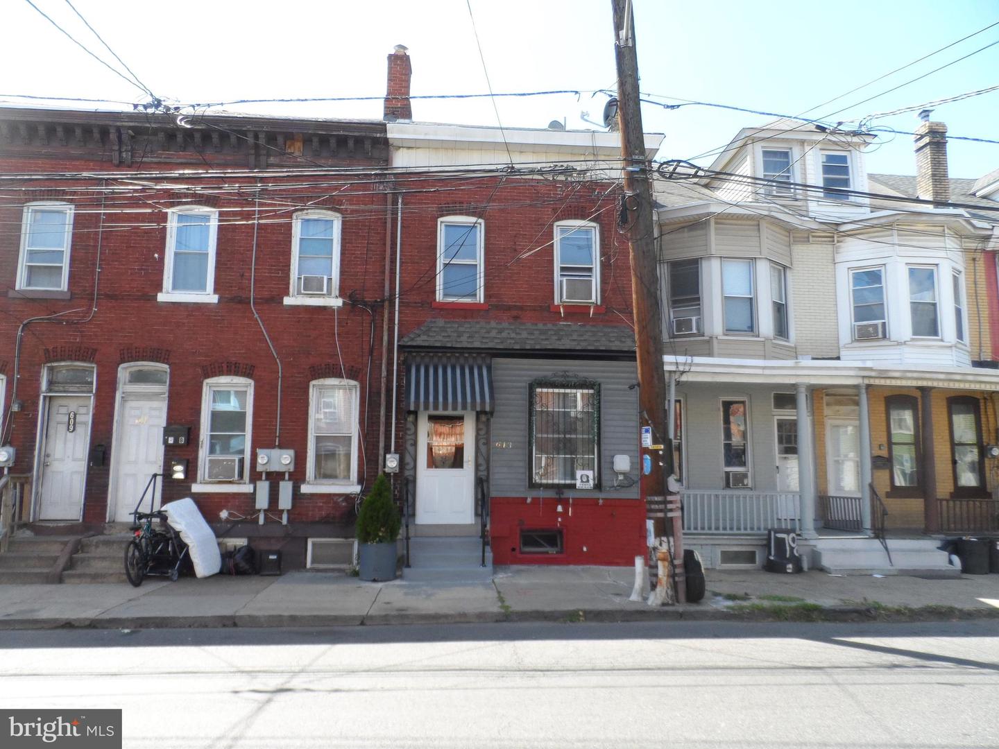 613 N Olden Ave Property Photo 2