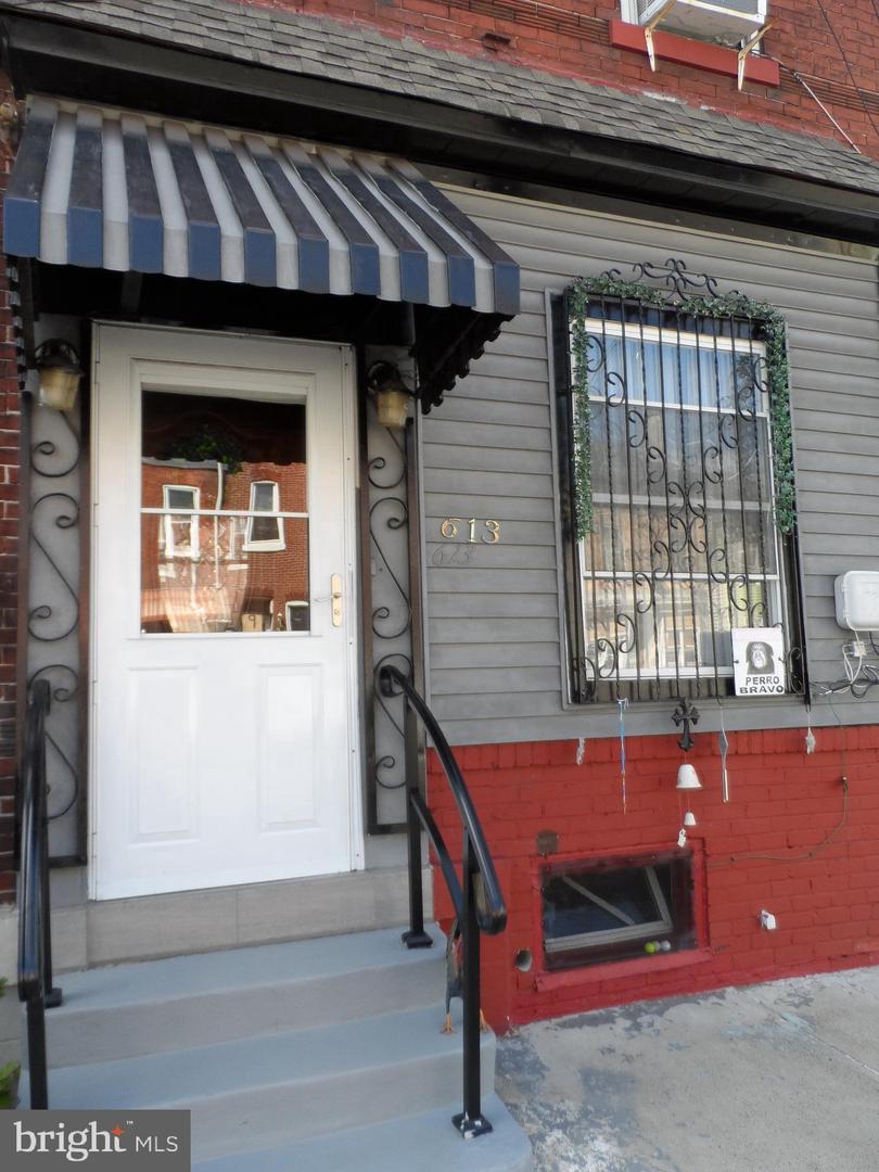 613 N Olden Ave Property Photo 3